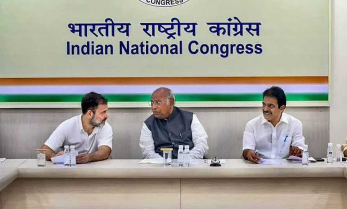 बेलगावी कांग्रेस कार्यसमिति बैठक से मिले राजनीति में नयी लहर के संकेत